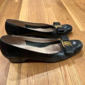 Women’s Salvatore Ferragamo Navy Vintage Leather Low Heel, Size 6